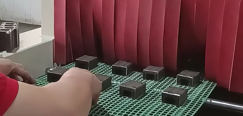 20枪 输送式自动喷砂机（images 3）